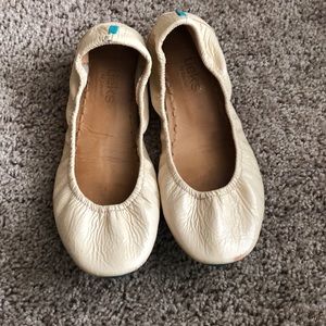Tieks by Gavrieli size 6 in Biscotti Patent